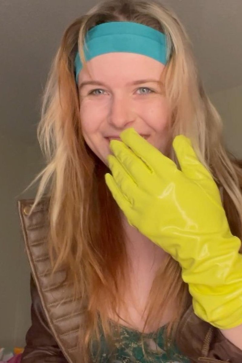 Comic Con Impregnated - Screenshot 1 of 4 - Cosplay