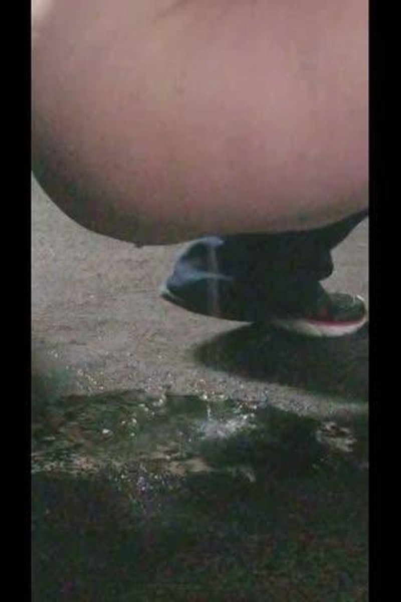 Public Peeing While Smoking - Screenshot 1 of 4 - BBW
