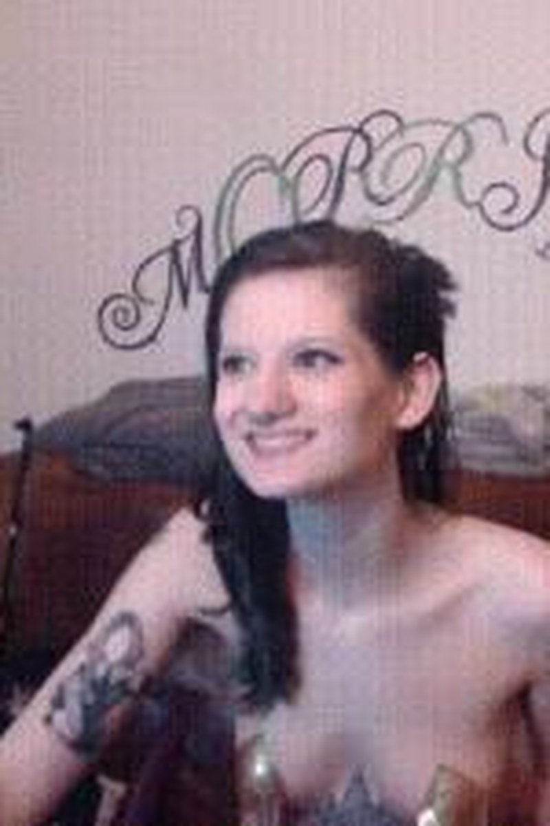 Controlled Live 11 - Screenshot 1 of 4 - Camgirl