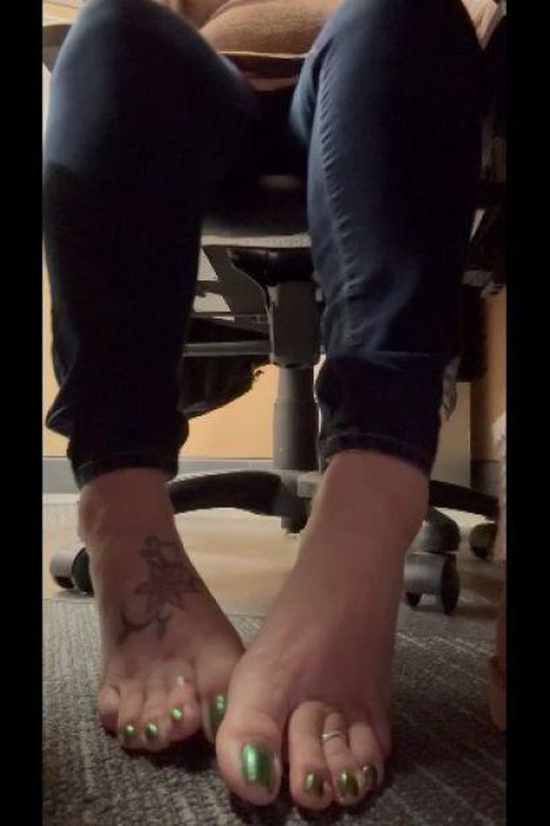 Dirty Uggs - Screenshot 1 of 4 - BBW