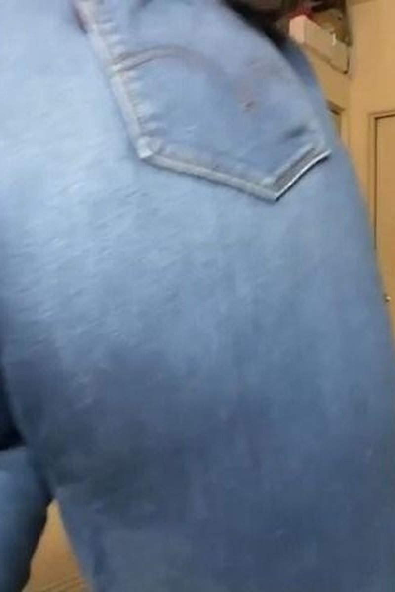 Tinder Date Gets Vored - Screenshot 1 of 4 - Ass Worship