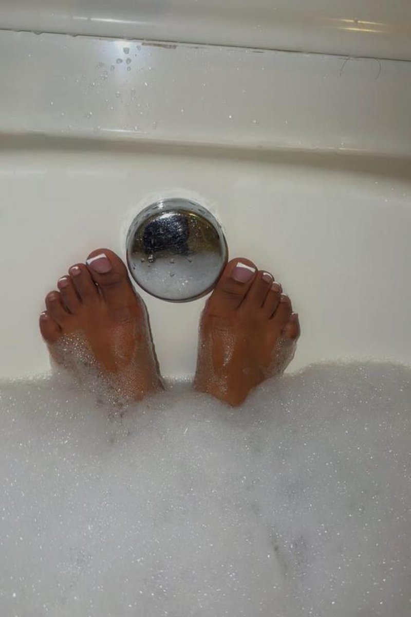 Bath Feet - Screenshot 1 of 4 - Foot Fetish