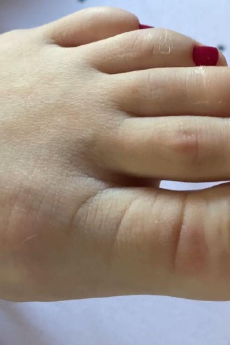 Hot Red Toes - Screenshot 1 of 4 - Foot Fetish