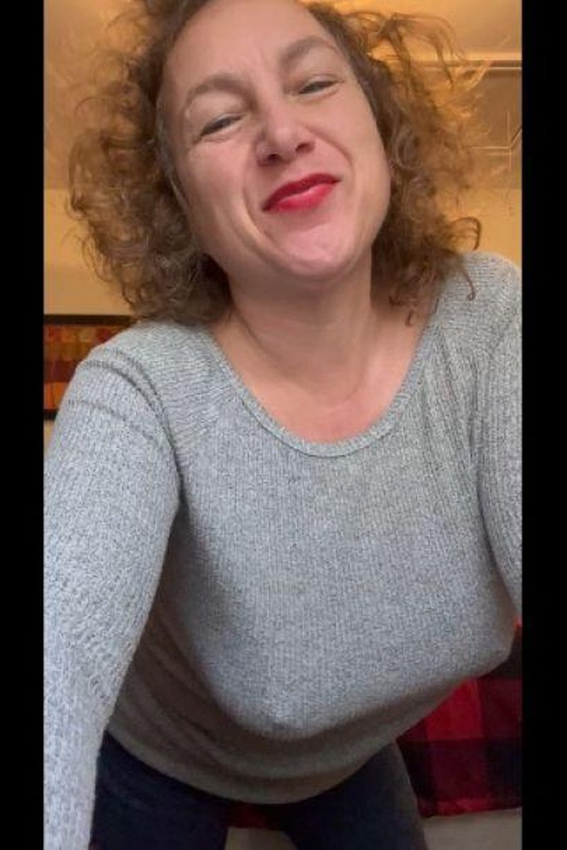 Teasing MILF - Screenshot 1 of 4 - Amateur