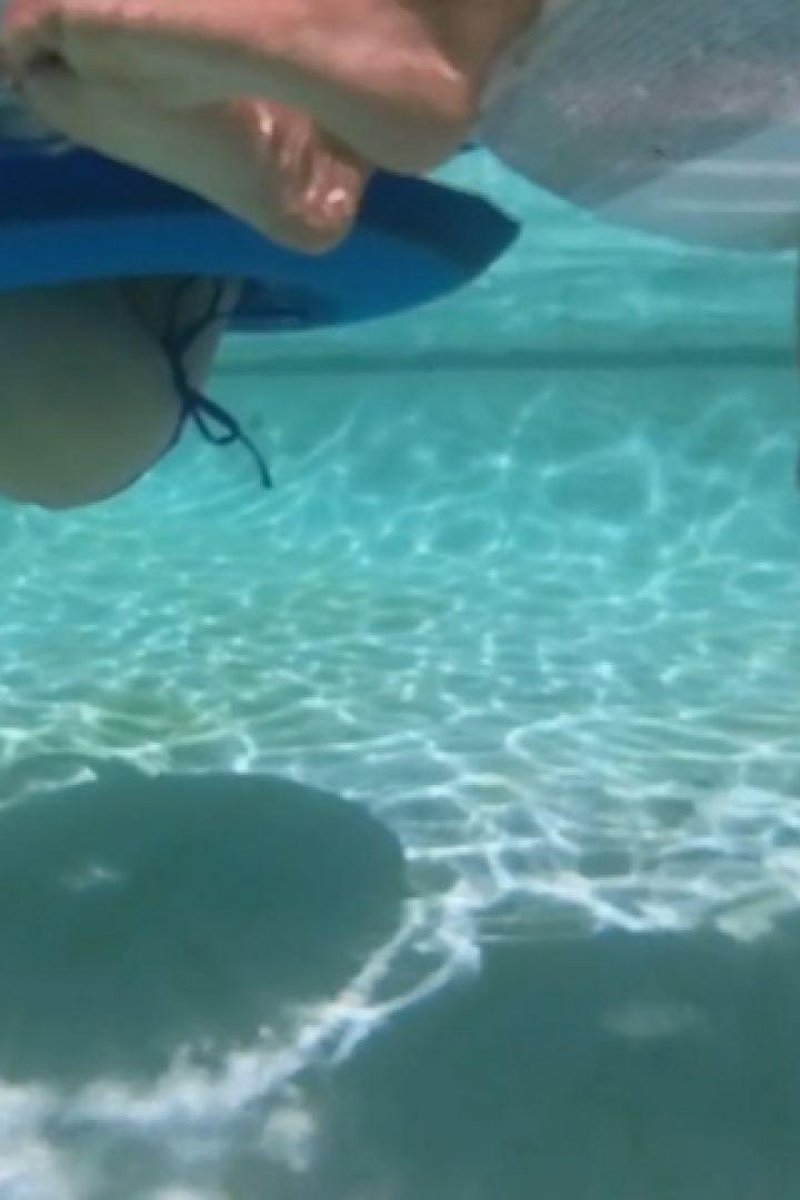 Floating Booties - Screenshot 1 of 4 - Assfetish