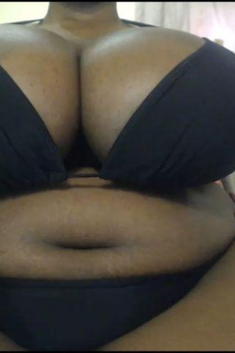 Ebony BBW Strip Teasing - Screenshot 1 of 4 - Ass Fetish