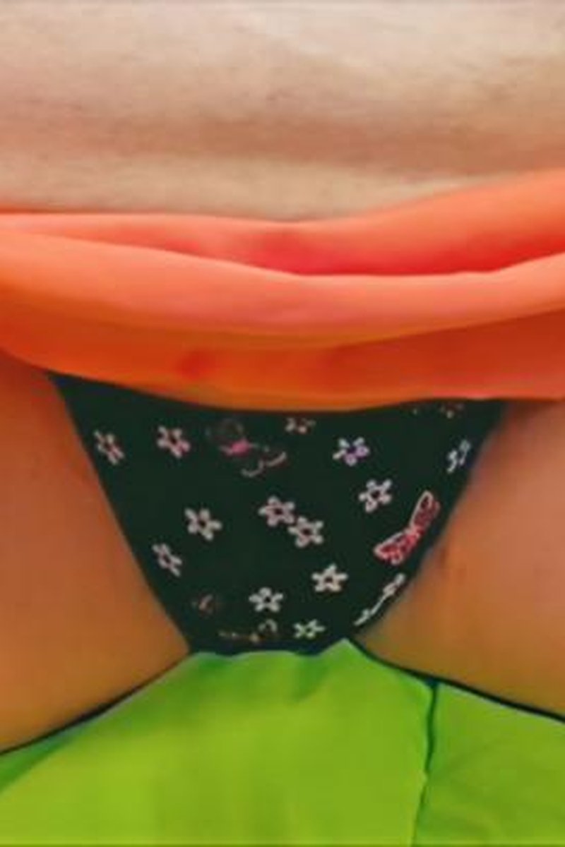 Livestream Gameplay & Upskirt POV - Screenshot 1 of 4 - Amateur