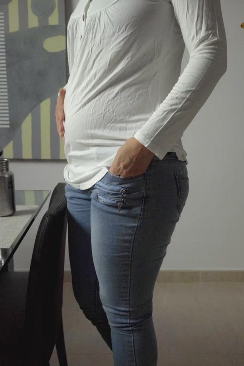 Hostess - Screenshot 1 of 4 - BBW