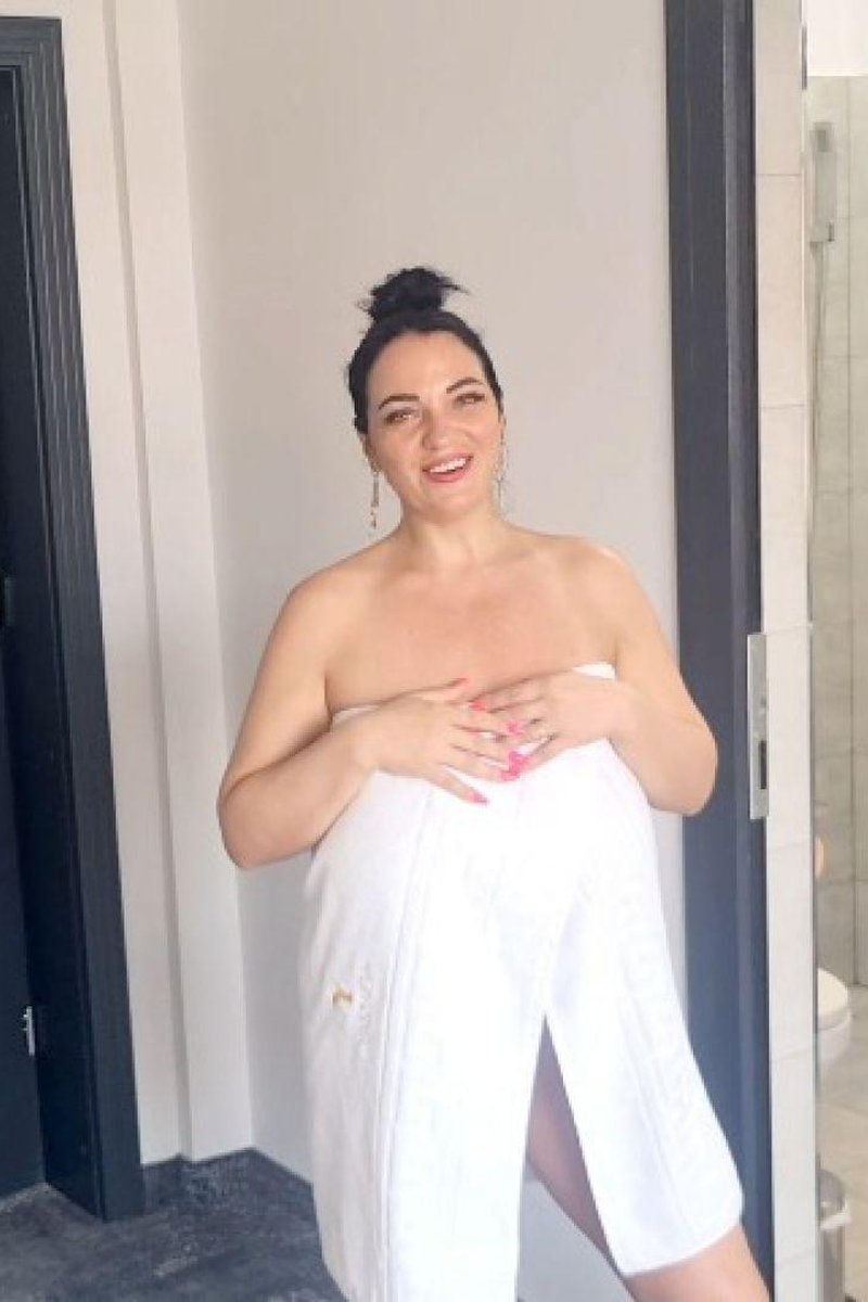 A Hot Shower - Screenshot 1 of 4 - Big Tits