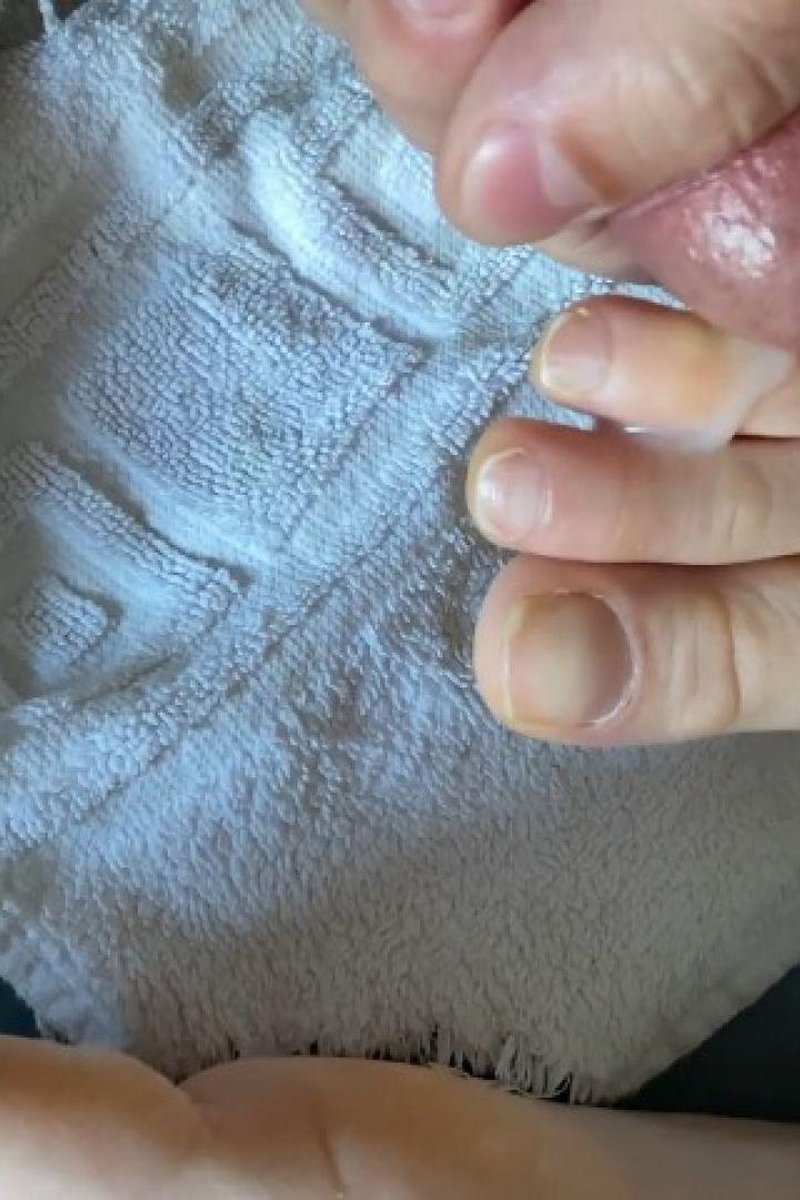 More Natural Messy Feet - Screenshot 1 of 4 - Cumshot