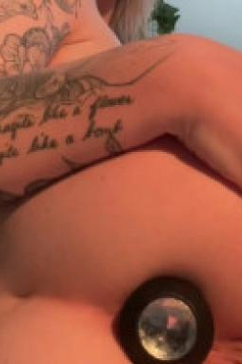 Vibrating Butt Plug - Screenshot 1 of 4 - Anal