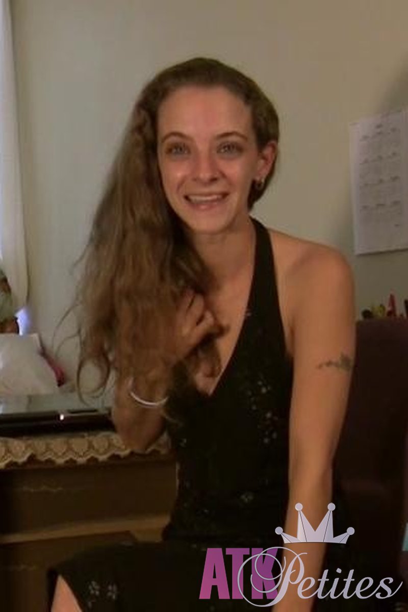 Isabella - Interview - Screenshot 1 of 4 - Isabella Isa035