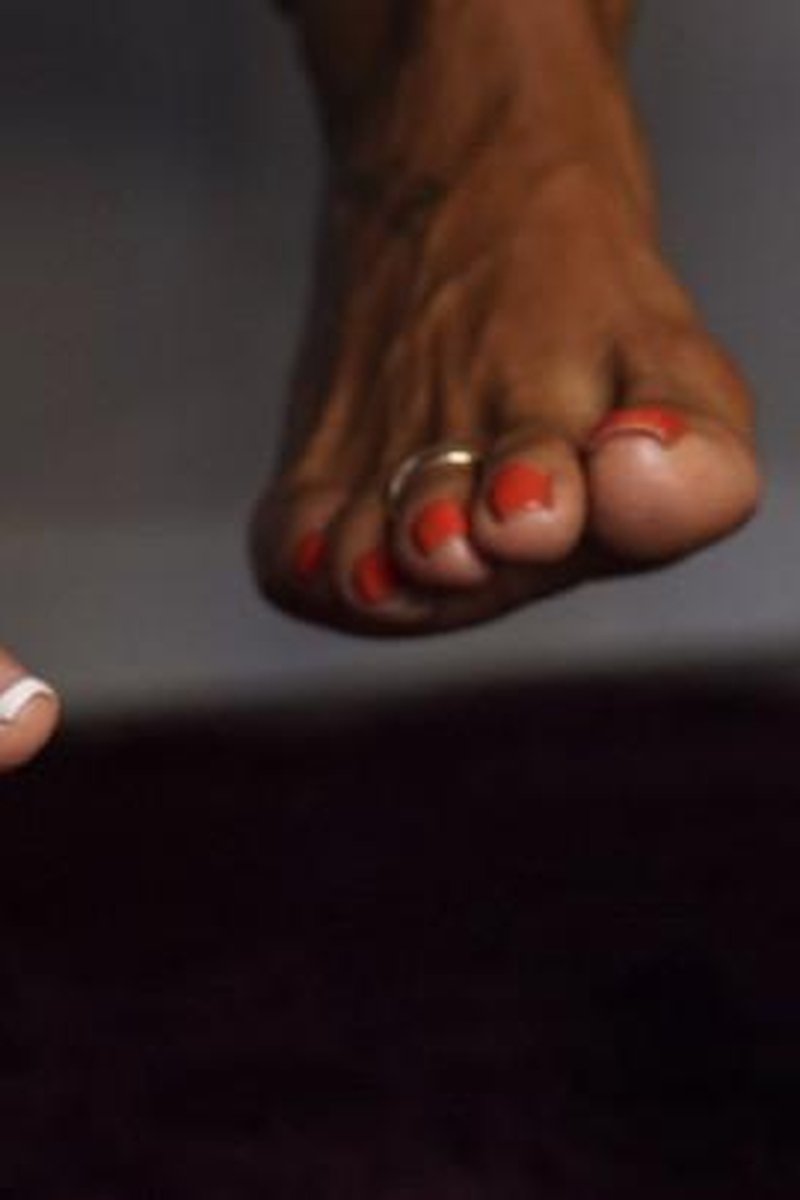 Double Dangle - Screenshot 1 of 4 - Foot Fetish