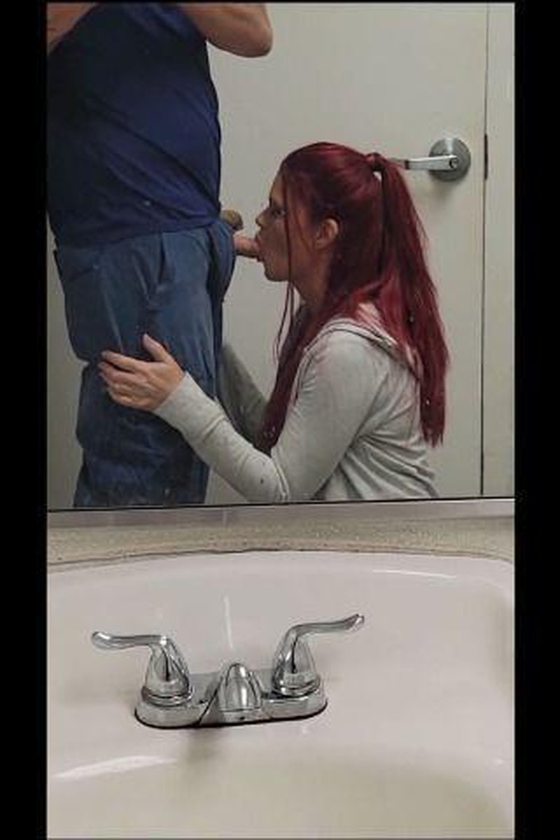 Public Flashing - Screenshot 1 of 4 - Blowjob