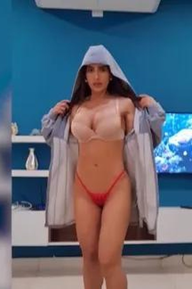 Gray Jacket - Anabella - Screenshot 1 of 4 - Babes
