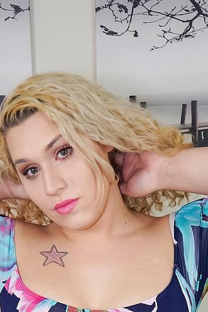 Big-Titted Blonde Monica Jade! - Screenshot 1 of 4 - Transgender