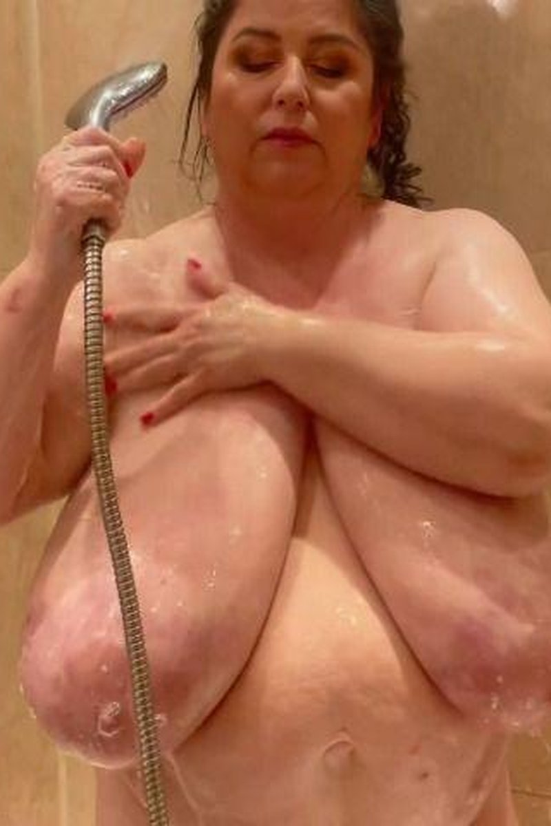 Soapy Shower - Screenshot 1 of 4 - BBW