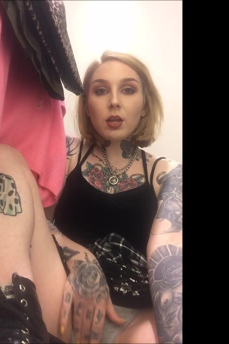 Fitting Room Fun - Screenshot 1 of 4 - Big Tits