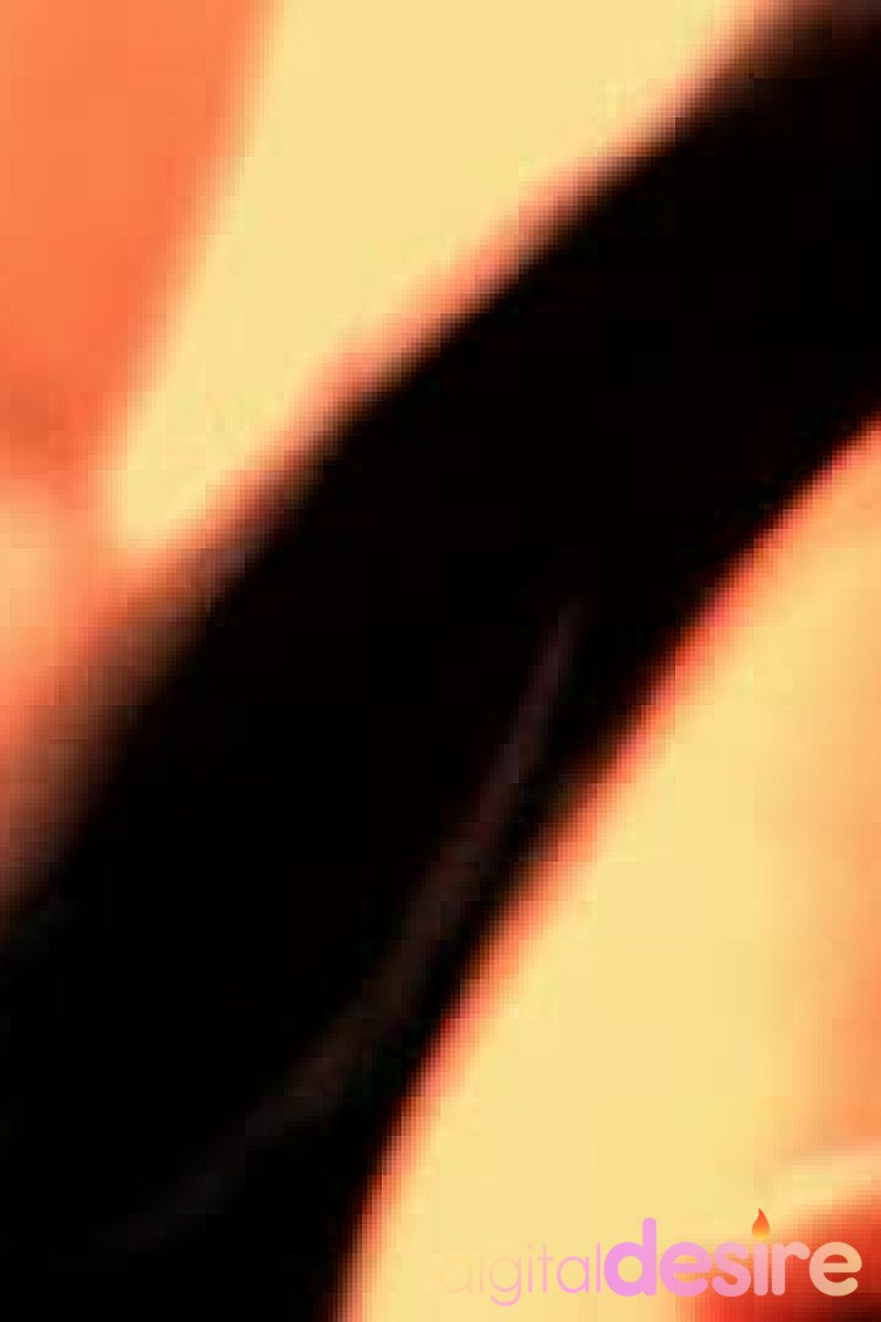 Sunny Leone - Screenshot 1 of 4 - Brown Hair
