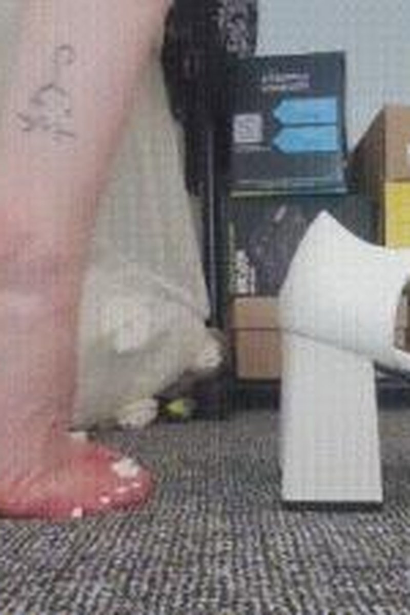 Shoe Show - Screenshot 1 of 4 - Bondage