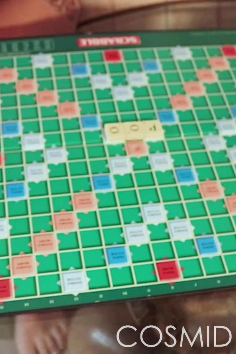 Siobahn Plays Scrabble - Screenshot 1 of 4 - Costume