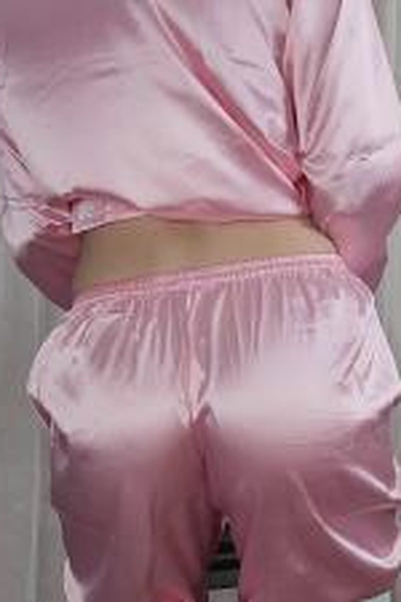 Pants Fall Down During Workout - Screenshot 1 of 4 - Ass Worship