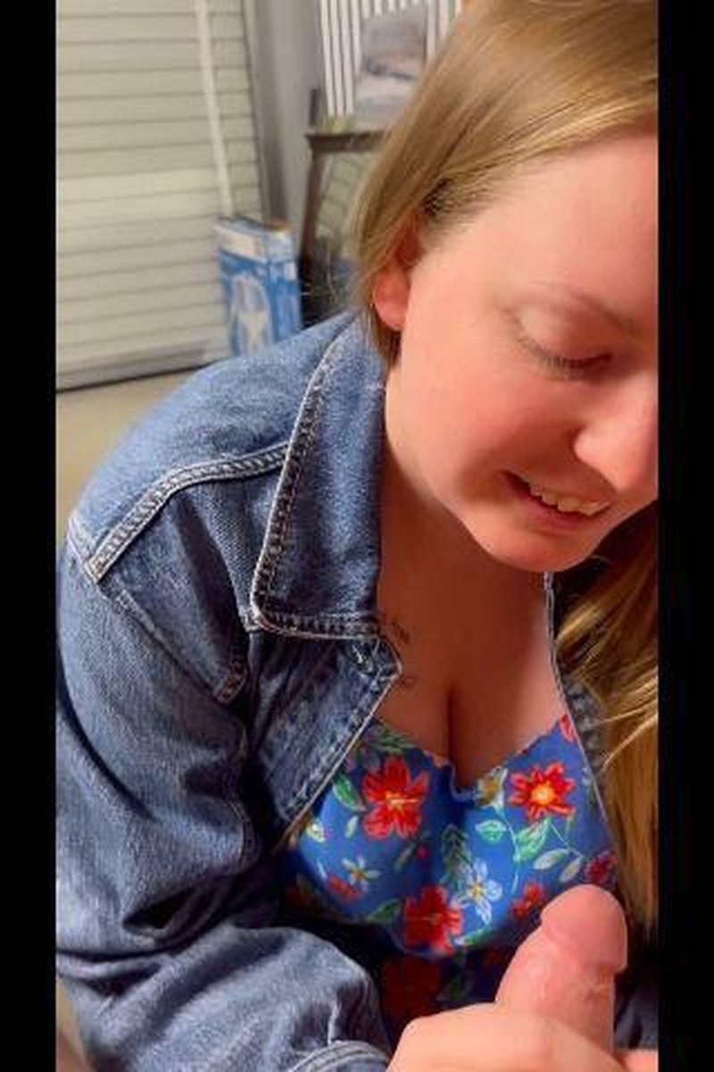 Storage Unit Blowjob And Cum Swallow - Screenshot 1 of 4 - Blowjob