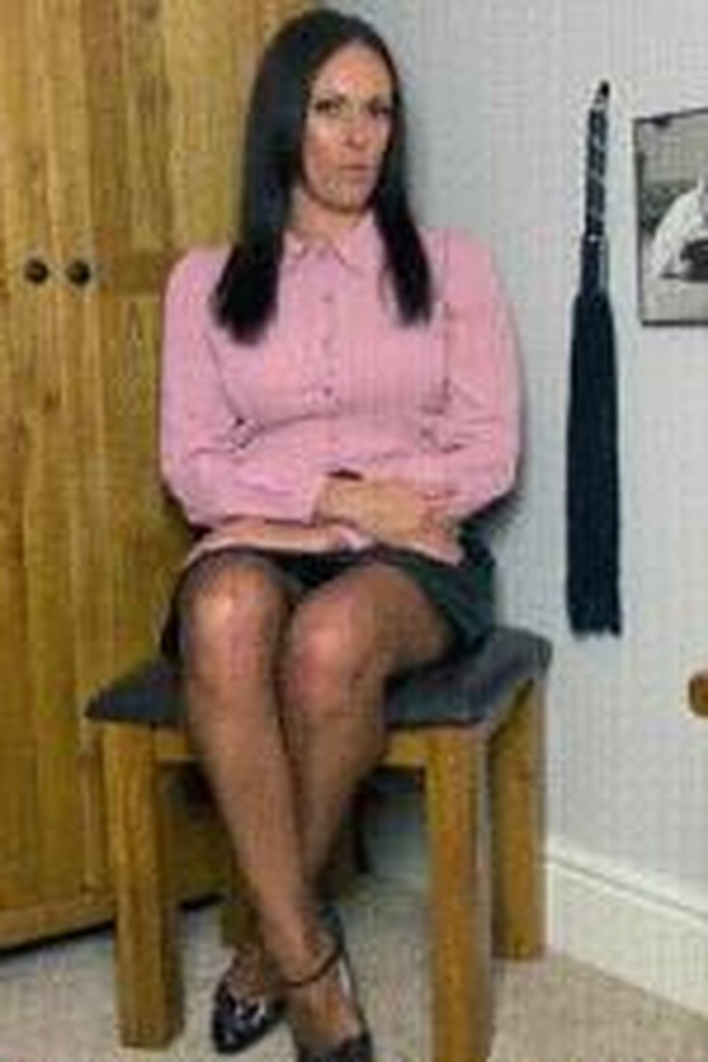 Striptease JOI - Screenshot 1 of 4 - British Accent