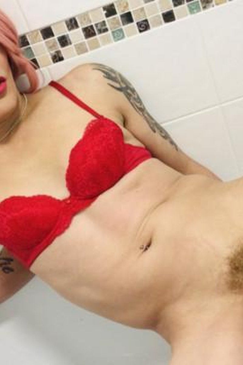 Custom Pee - Screenshot 1 of 4 - Fingering