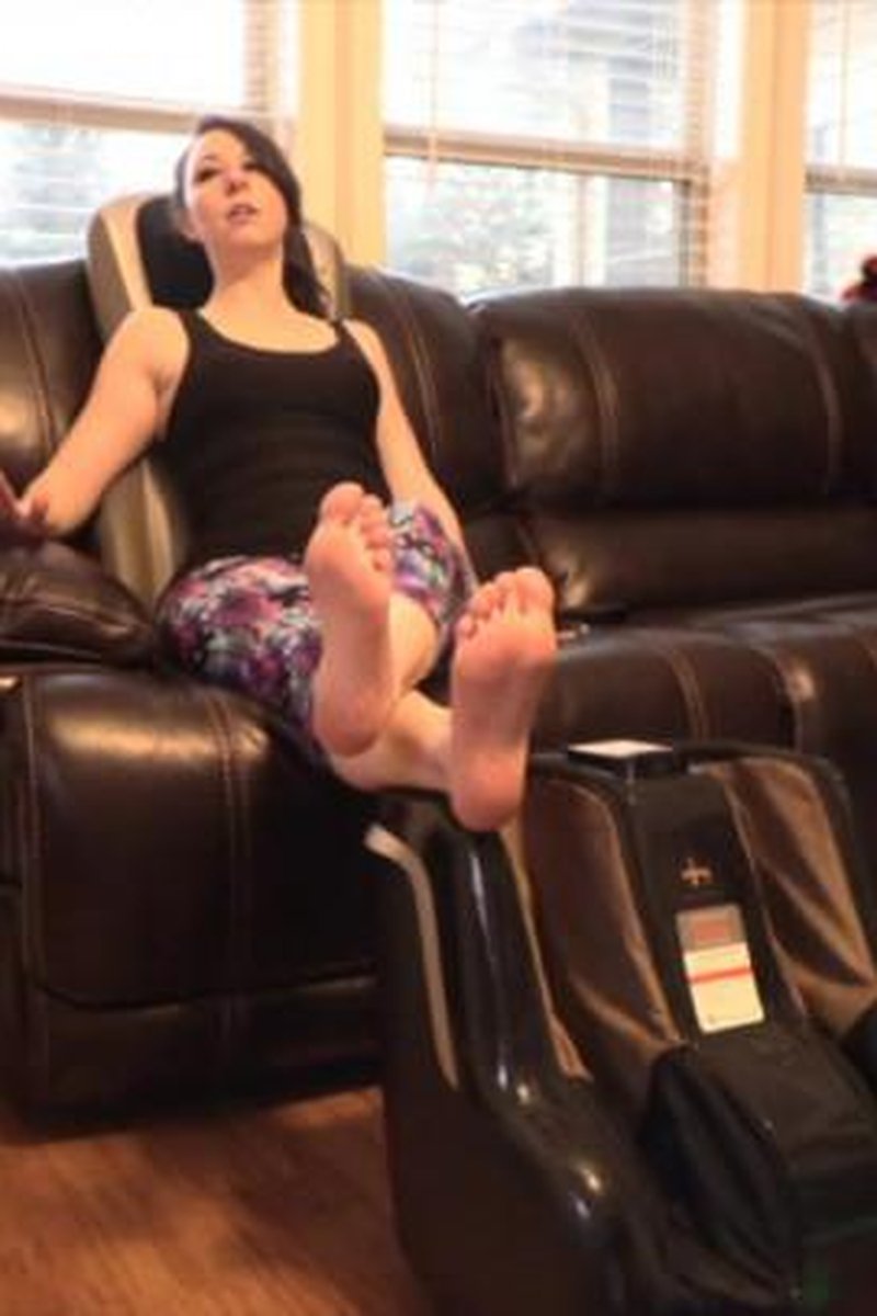 The Massager - Dakota Charms Hdwmv - Screenshot 1 of 4 - Body Worship