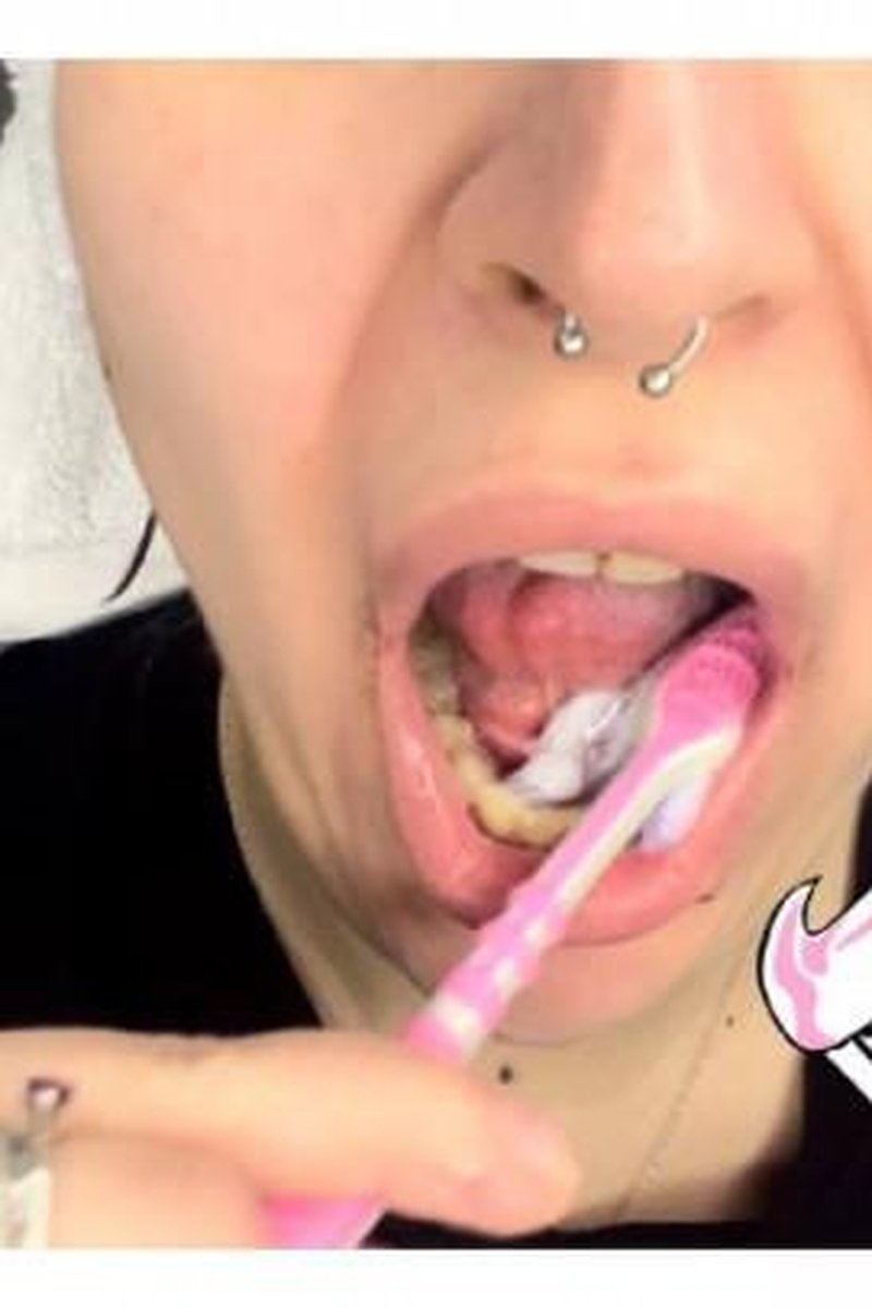 Brushing My Teeth - Screenshot 1 of 4 - Babes