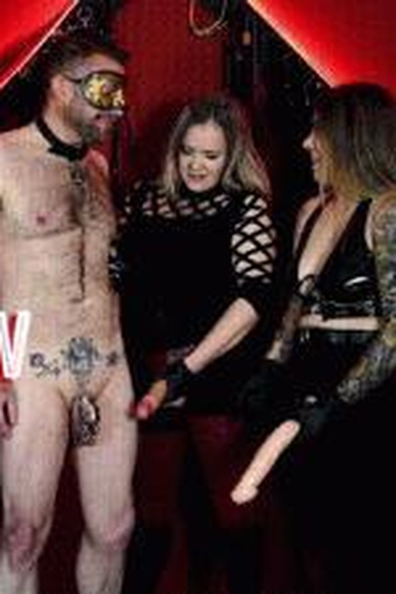 Double Penetration - Screenshot 1 of 4 - Domination