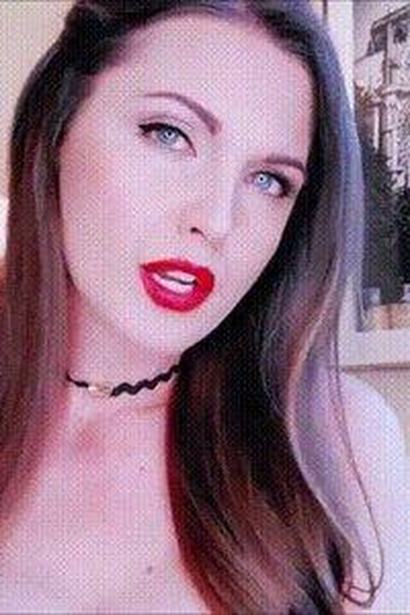 Red Lips JOI - Screenshot 1 of 4 - Anika Fall