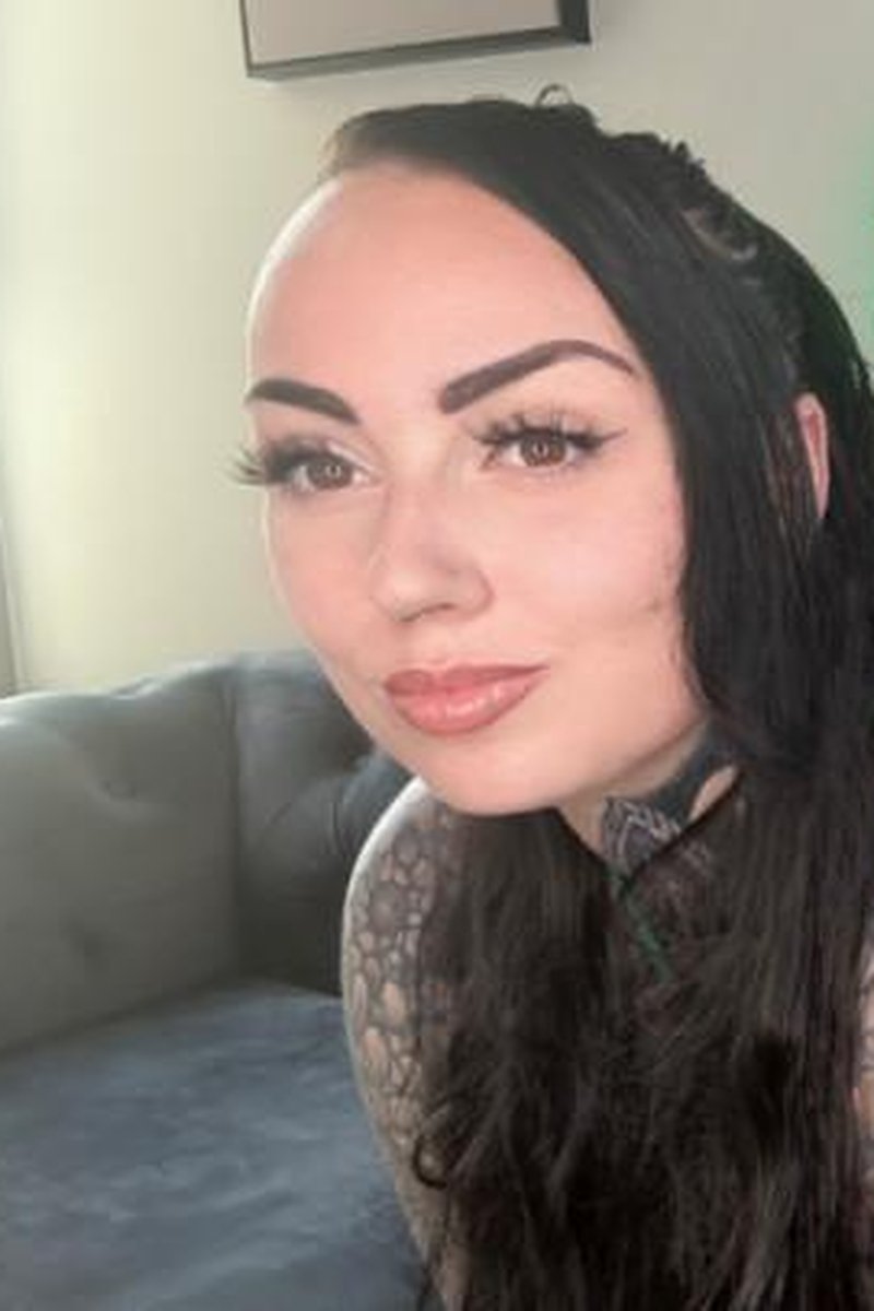 Homewrecking Quickie - Screenshot 1 of 4 - Femdom