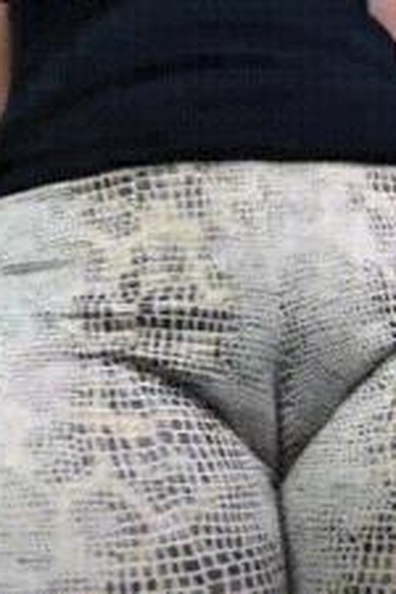 Cameltoe Tease - Screenshot 1 of 4 - Ass Fetish