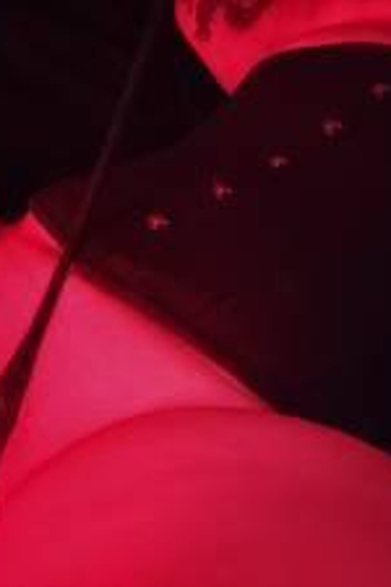 Red Light Fun - Screenshot 1 of 4 - Body Worship