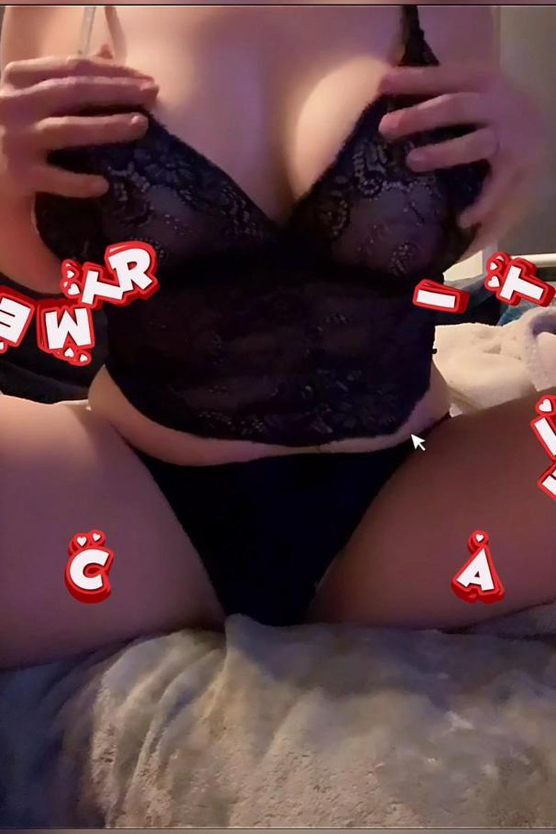 Home Alone - Screenshot 1 of 4 - Big Tits