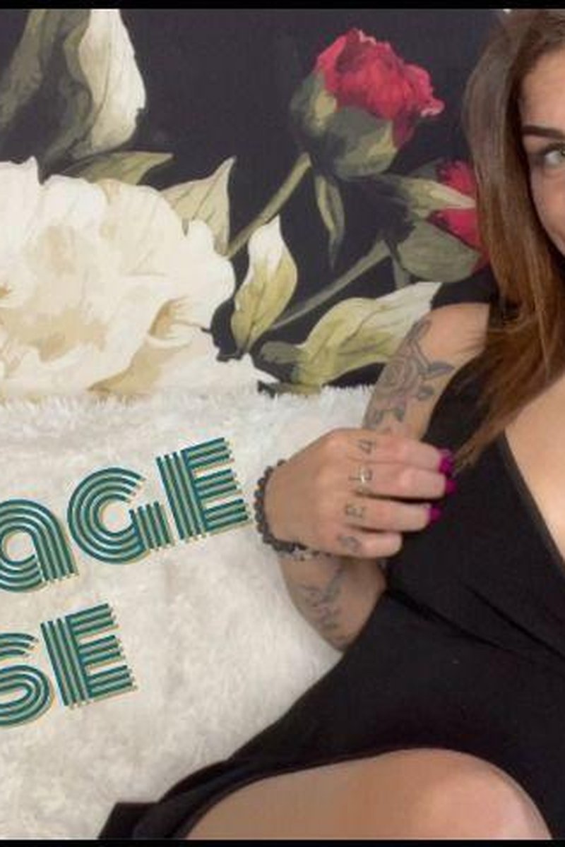 Cleavage Tease - Screenshot 1 of 4 - Big Tits