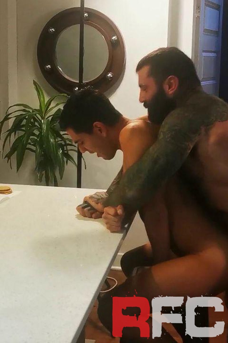 On Set Fun - Screenshot 1 of 4 - Big Muscle Guys