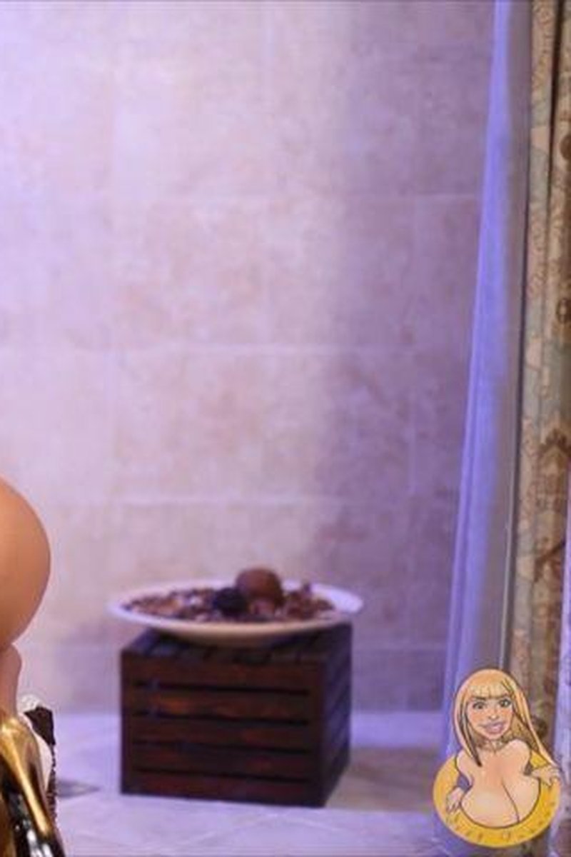 Spa Column - Screenshot 1 of 4 - Huge Tits