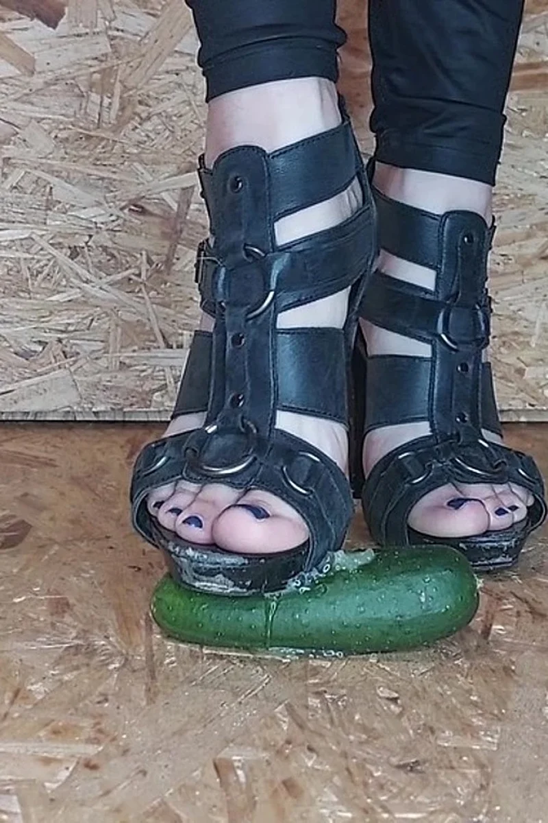 Destroy the Cucumber - Screenshot 1 of 4 - Anal