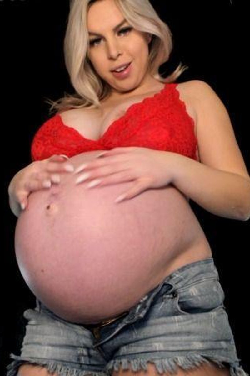 Creampie Your Pregnant Step-Mom - Screenshot 1 of 4 - Creampie