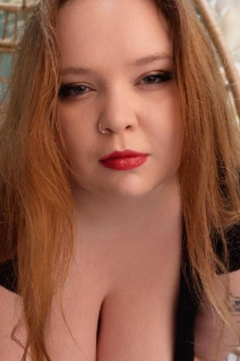 Captivated By Blair - Screenshot 1 of 4 - Captive