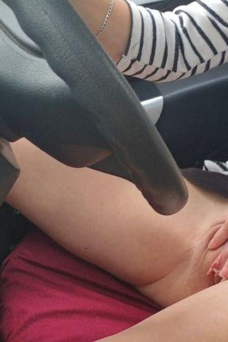 Masturbating While Driving - Screenshot 1 of 4 - Car