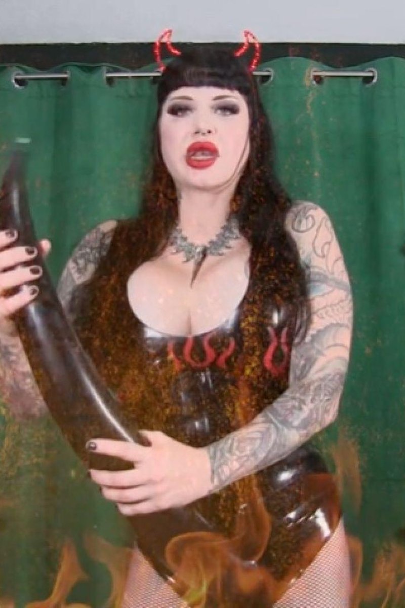 Suck Sinstress' Devil Dick - Screenshot 1 of 4 - Cum Eating