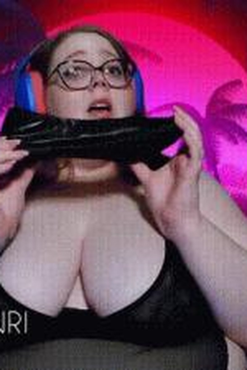 Shoe Bitch - Screenshot 1 of 4 - BBW