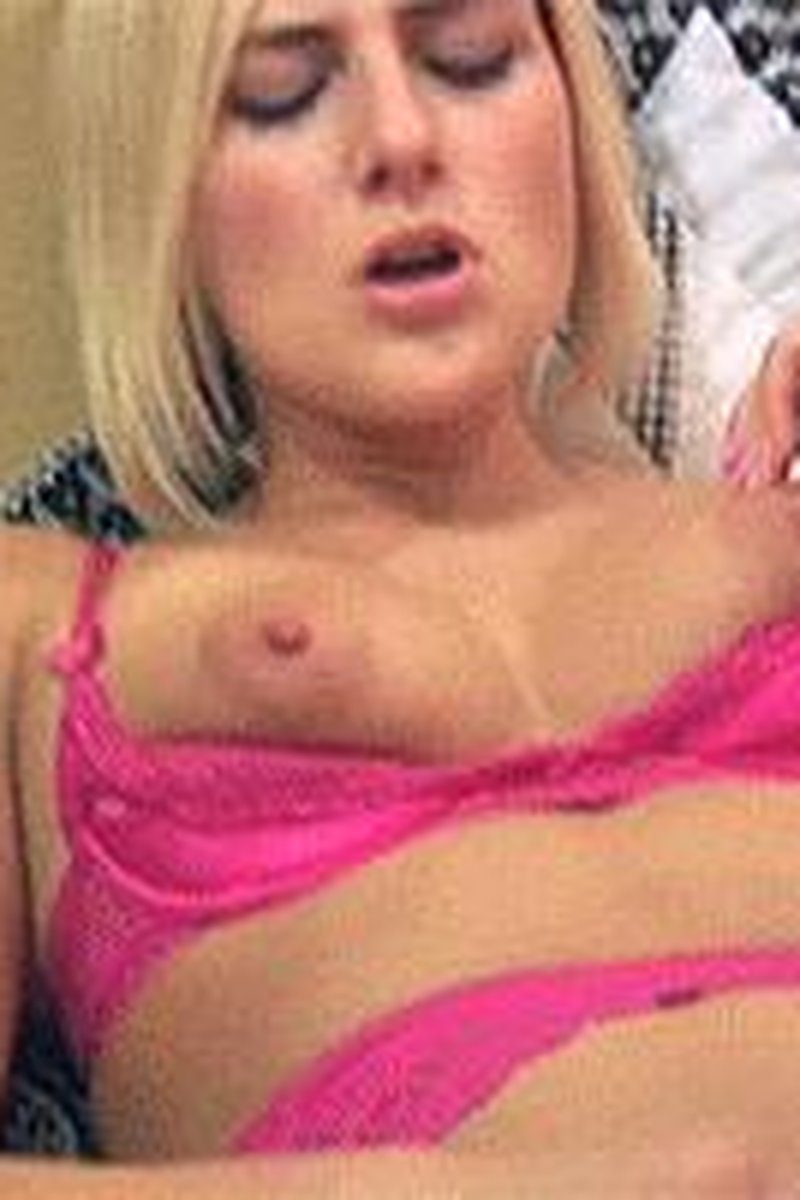 Watching - Screenshot 1 of 4 - Hanging