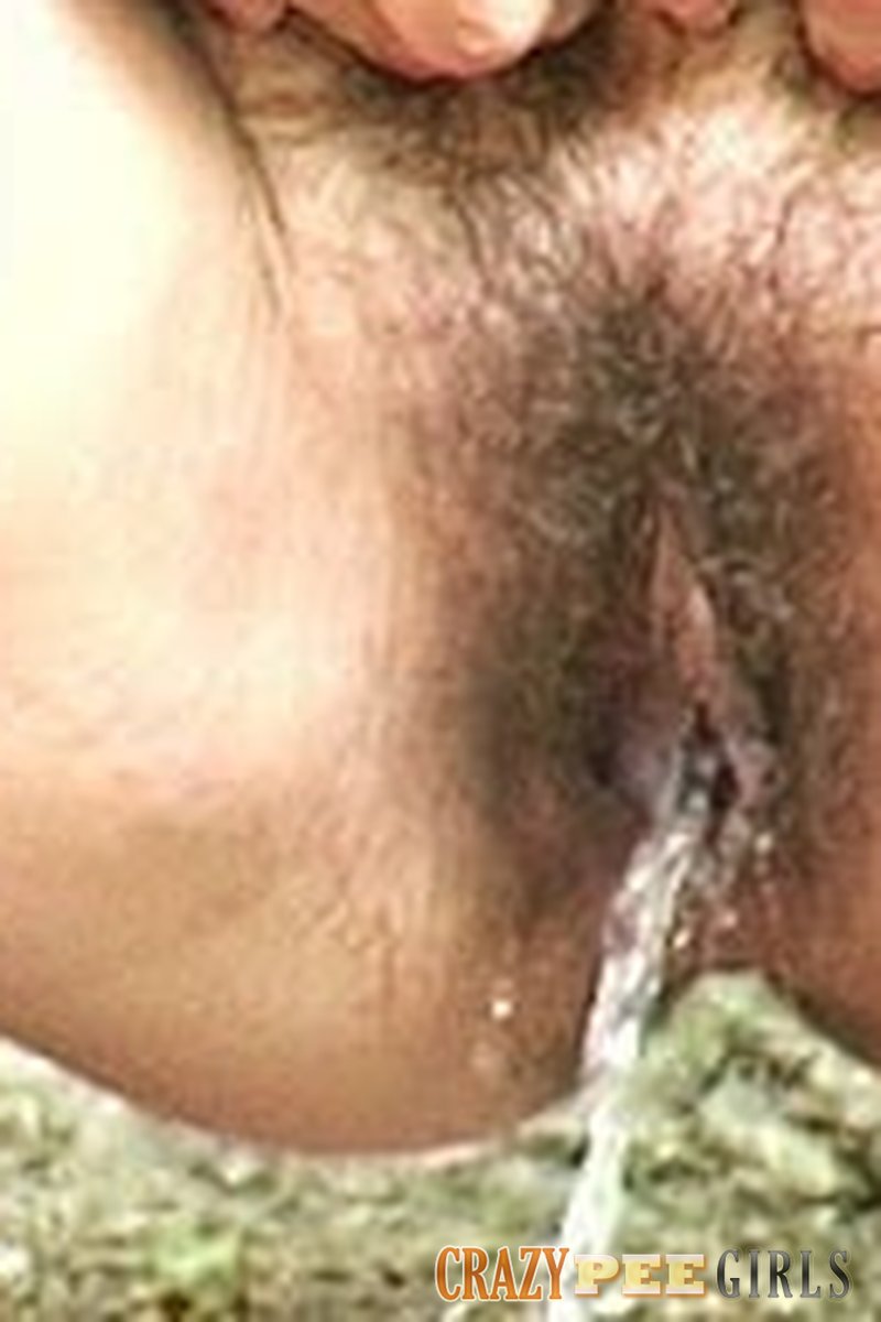 MILF Peeing - Screenshot 1 of 4