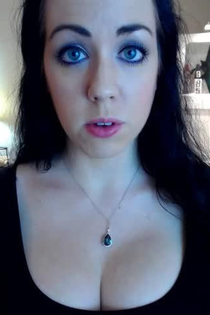 Bra Comparisons - Screenshot 1 of 4 - Big Tits