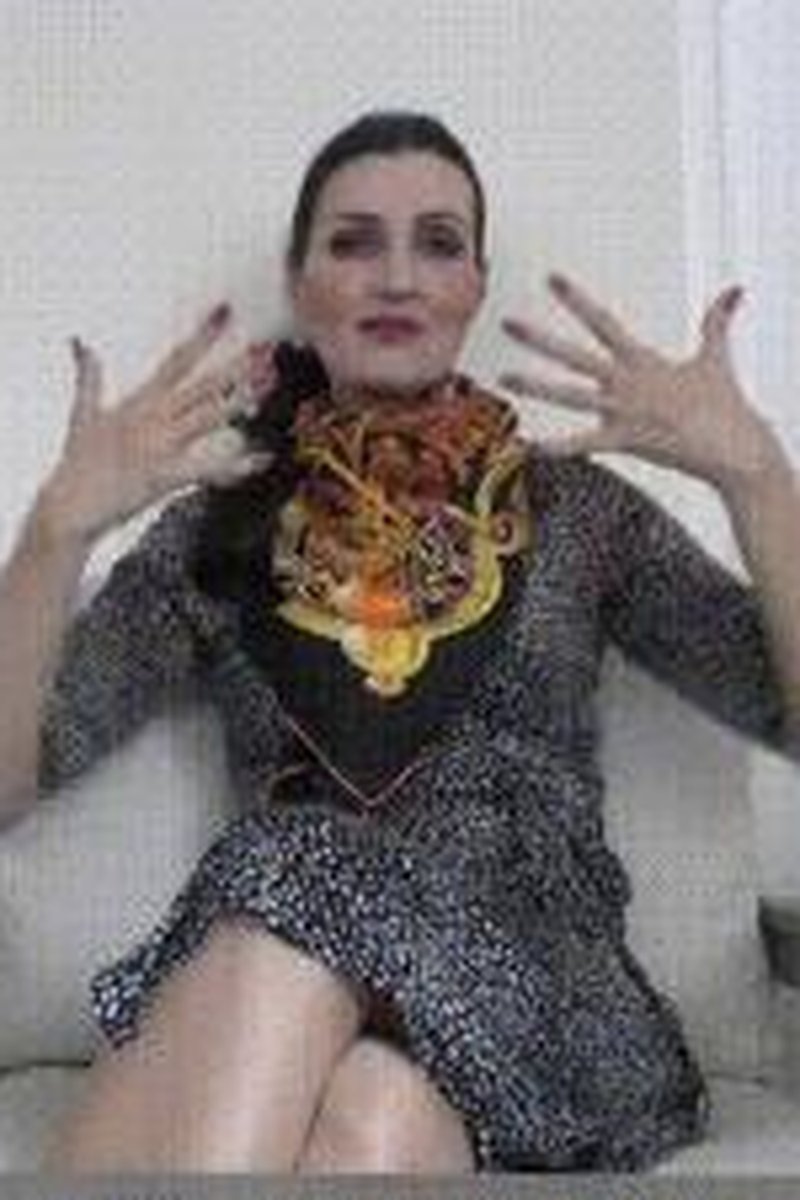 Nice Long Fingernails - Screenshot 1 of 4 - Brown Hair